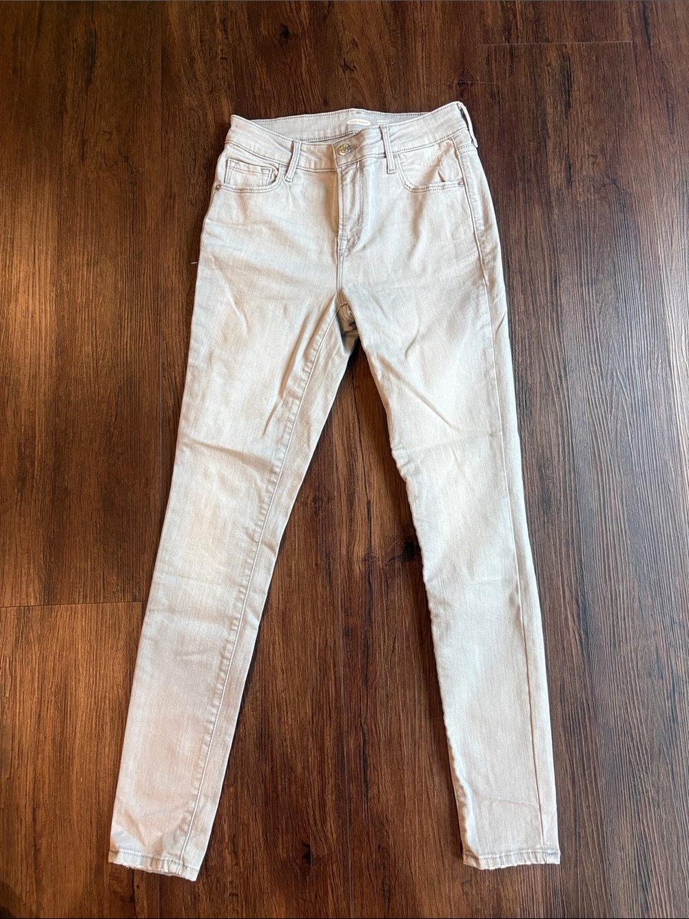 Old Navy Rockstar Super Skinny Built in Sculpt Jeans in Light Gray